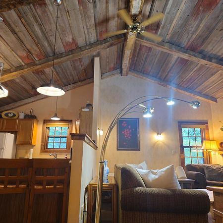 Chanticleer Cabins Sturgeon Bay Exterior photo