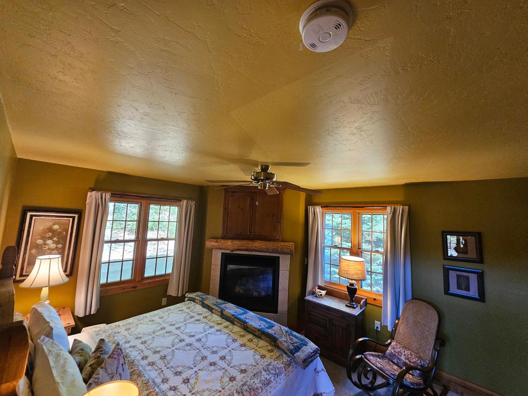 Chanticleer Cabins Sturgeon Bay Exterior photo