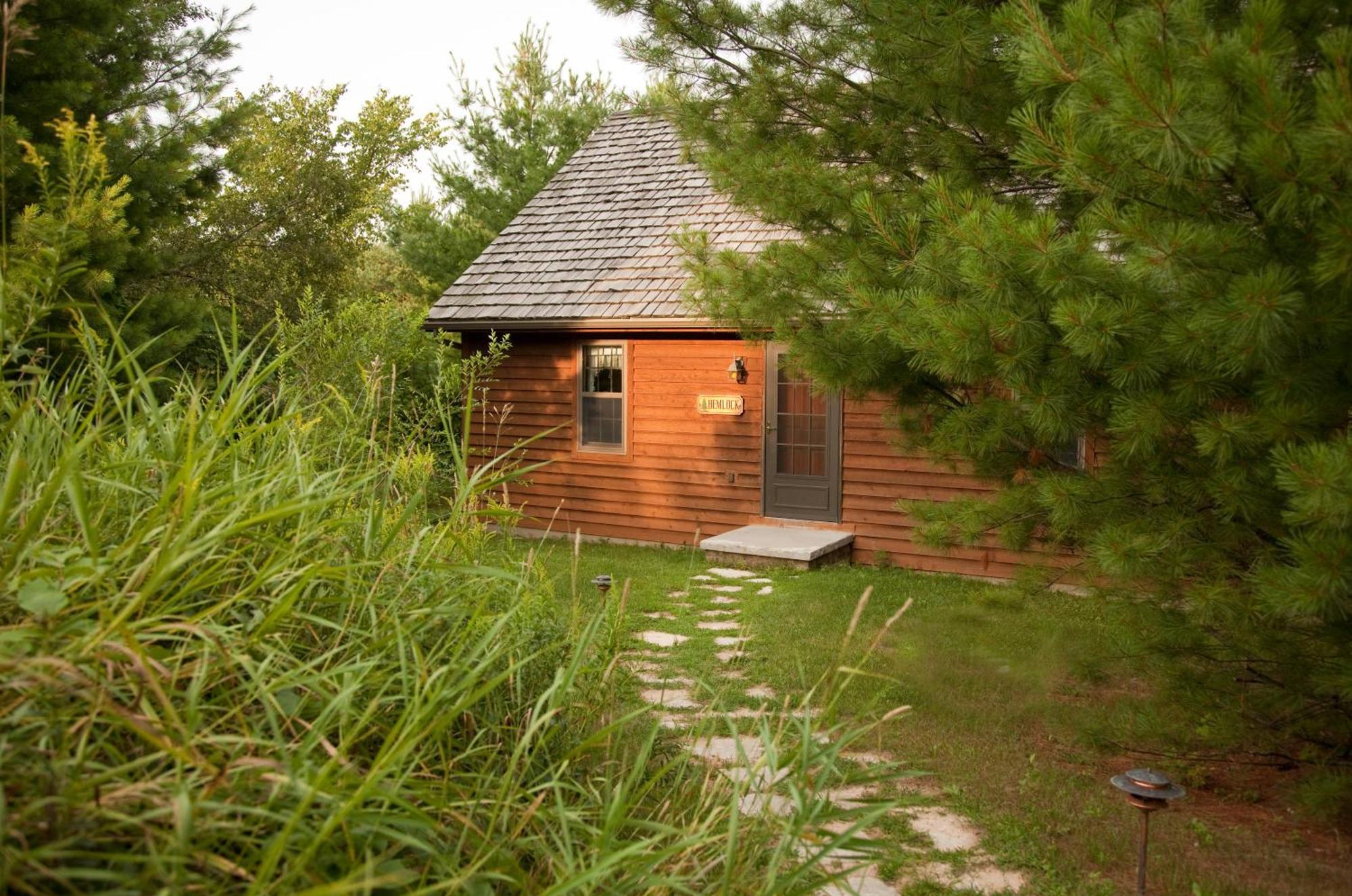 Chanticleer Cabins Sturgeon Bay Room photo