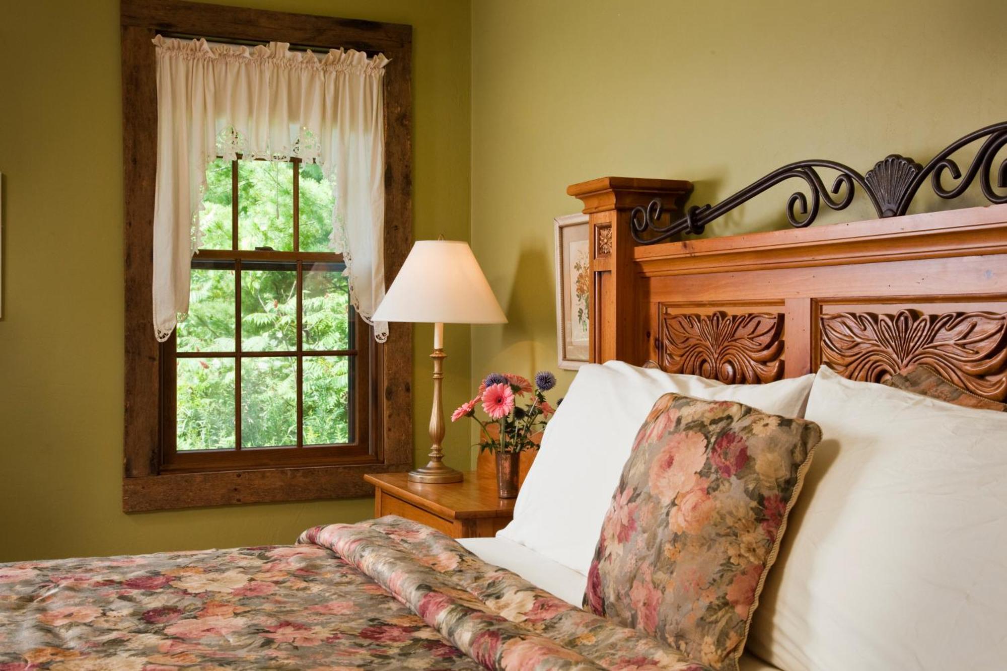 Chanticleer Cabins Sturgeon Bay Room photo